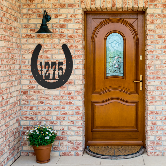 Horseshoe_House_Number_Metal_Sign_Black_Brick_Entrance_Mockup.png